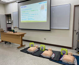 心肺復甦術操作(CPR)及自動體外心臟電擊去顫器(AED)使用、異物哽塞處理法。