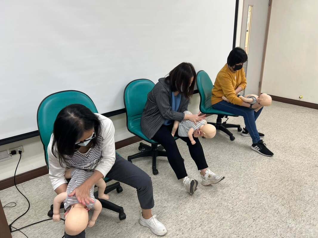 急救課程,cpr證照,保母證照.新手父母急救課,,嬰幼兒cpr,民眾.居服員長照課程,咀嚼吞嚥照顧課,台北.台中.高雄.新竹.嘉義.宜蘭.花蓮台東成人嬰幼兒成人急救訓練,CPR課程, AED課程報名,CPR證書,CPR+AED 證照班課程心臟電擊器,自動體外心臟電擊去顫器,AED租賃,AED買斷zoll，高雄厝AED,高雄厝設計及鼓勵回饋辦法AED,消防隊 AED，AED神救援，觀光工廠昏倒，傻瓜電擊器派上用場，健身房AED，AED買斷購買,AED租賃,AED購買,高雄厝AED,高雄厝設計及鼓勵回饋辦法Little Anne