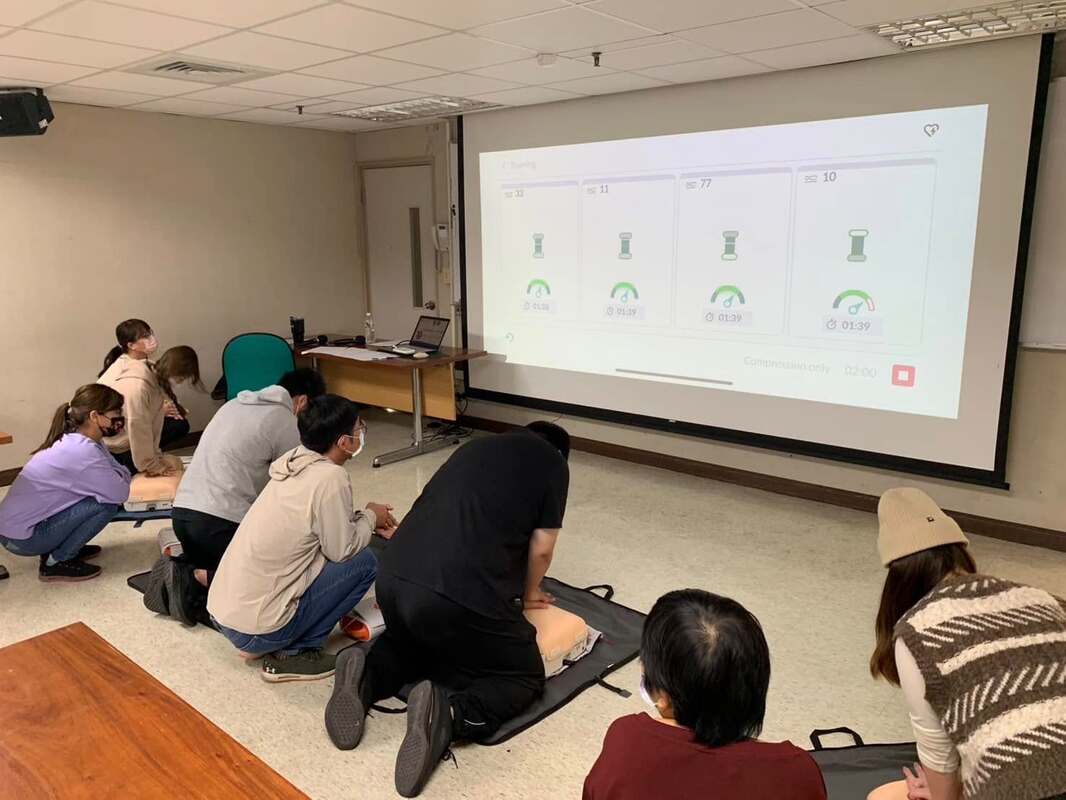 急救課程,cpr證照,保母證照.新手父母急救課,,嬰幼兒cpr,民眾.居服員長照課程,咀嚼吞嚥照顧課,台北.台中.高雄.新竹.嘉義.宜蘭.花蓮台東成人嬰幼兒成人急救訓練,CPR課程, AED課程報名,CPR證書,CPR+AED 證照班課程心臟電擊器,自動體外心臟電擊去顫器,AED租賃,AED買斷zoll，高雄厝AED,高雄厝設計及鼓勵回饋辦法AED,消防隊 AED，AED神救援，觀光工廠昏倒，傻瓜電擊器派上用場，健身房AED，AED買斷購買,AED租賃,AED購買,高雄厝AED,高雄厝設計及鼓勵回饋辦法Little Anne
