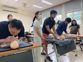 急救課程,cpr證照,保母證照.新手父母急救課,,嬰幼兒cpr,民眾.居服員長照課程,咀嚼吞嚥照顧課,台北.台中.高雄.新竹.嘉義.宜蘭.花蓮台東成人嬰幼兒成人急救訓練,CPR課程, AED課程報名,CPR證書,CPR+AED 證照班課程心臟電擊器,自動體外心臟電擊去顫器,AED租賃,AED買斷zoll，高雄厝AED,高雄厝設計及鼓勵回饋辦法AED,消防隊 AED，AED神救援，觀光工廠昏倒，傻瓜電擊器派上用場，健身房AED，AED買斷購買,AED租賃,AED購買,高雄厝AED,高雄厝設計及鼓勵回饋辦法Little Anne